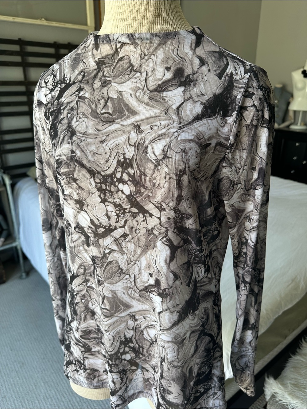 Zella Marble-Effect Long Sleeve Mesh Top, size large - Picture 5 of 12